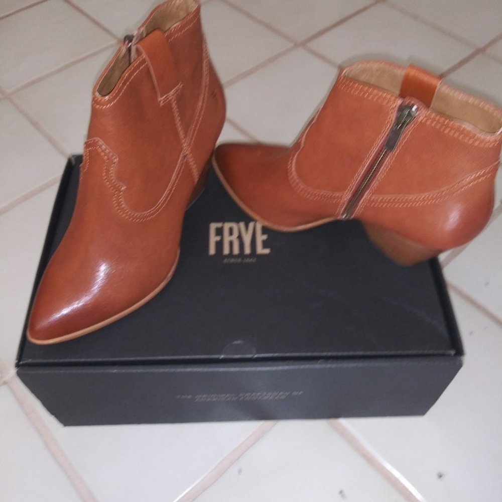 Frye "Reina Bootie" size 7